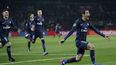 Di María celebra uno de los dos goles que anotó contra el Barcelona en el juego de ida de los octavos de final de la Liga de Campeones