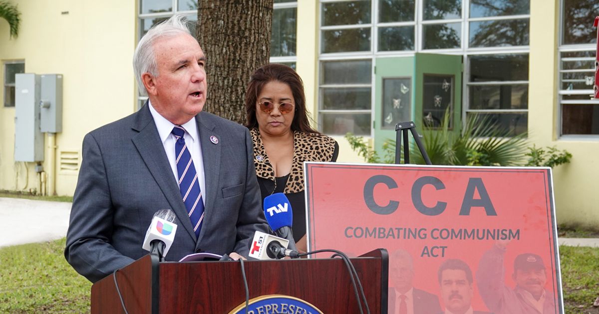 Congresista Carlos Giménez propone suspender remesas y viajes hacia Cuba