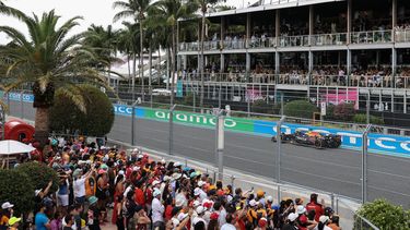 El piloto holandés de Red Bull Racing, Max Verstappen, compite durante el Gran Premio de Fórmula 1 de Miami 2025 en el Autódromo Internacional de Miami, el 4 de mayo de 2025.&nbsp;