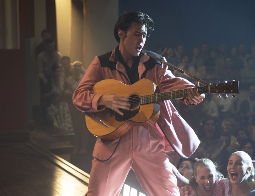 En esta imagen proporcionada por Warner Bros. Pictures, Austin Butler en una escena de Elvis. El actor es uno de los nominados a los premios Óscar 2023.