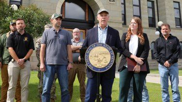 El gobernador de Montana, Greg Gianforte, durante una conferencia de prensa.&nbsp;