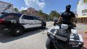 Un policía realiza labores de patrullaje en Miami Beach. Un policía realiza labores de patrullaje en Miami Beach.