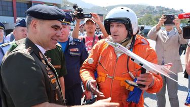 Vladimir Padrino en acto de recibimiento de tripulación de aviones estratégicos Tu-160 el 10DIC18 en Maiquetía, Venezuela.&nbsp;