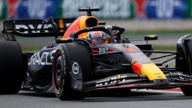 El piloto holandés Max Verstappen de Red Bull conduce su auto durante la primera sesión de práctica para el Gran Premio de España de Fórmula 1 del domingo, en el circuito Barcelona Catalunya en Montmeló, España, el viernes 2 de junio de 2023.&nbsp;