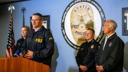 El agente especial del FBI Alex Doran habla durante una rueda de prensa sobre el tiroteo masivo en el bar de Buford, en el Departamento de Policía de Austin el 01 de marzo de 2026 en Austin, Texas. El agente especial del FBI Alex Doran habla durante una rueda de prensa sobre el tiroteo masivo en el bar de Buford, en el Departamento de Policía de Austin el 01 de marzo de 2026 en Austin, Texas.
