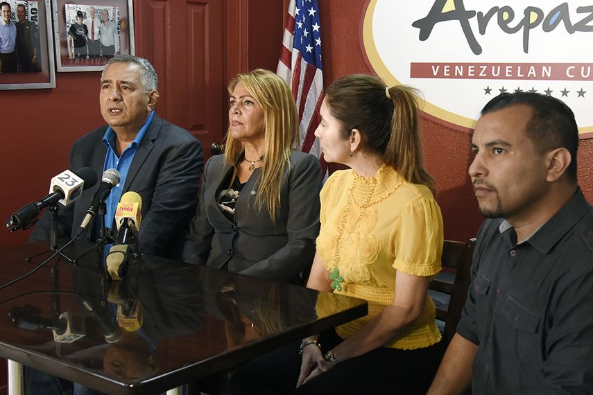 Pablo Medina, Jacqueline Jiménez, Alba Velez y Omar Lugo denunciaron atropellos en Venezuela y exhortaron al Gobierno estadounidense a proteger a los venezolanos sin permiso de trabajo en EEUU. (GISELLE SANTALUCCI)