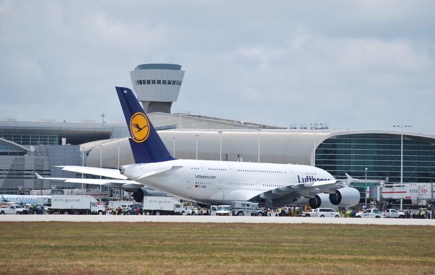 El avión A380 de Lufthansa voló a Miami por primera vez el 11 de junio de 2011.
