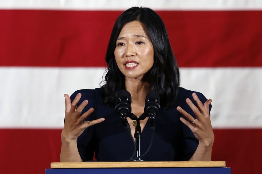 La alcaldesa de Boston Michelle Wi habla durante un evento, el martes 8 de noviembre de 2022, en Boston.