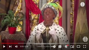 Un hombre caucásico representó al rey mago Baltasar en un video que fue difundido en Madrid.&nbsp;