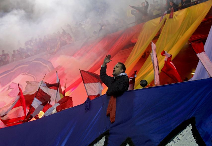 La reunión surgió luego del conflicto en el que murió el aficionado de los Riazor Blues (AP)