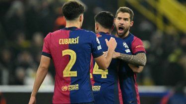 Jugadores del Barcelona celebran luego de que el español Ferran Torres anotara el tercer gol del equipo en un duelo de la Champions League contra el Borussia Dortmund, el 11 de diciembre de 2024.