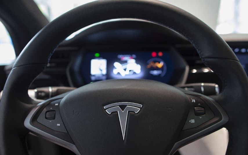 Vista interior del Tesla modelo X en una exposición en Boston, Massachusetts, EEUU, en agosto de 2018.