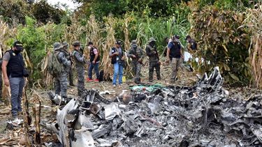 Fiscales de Guatemala&nbsp;realizan tr&aacute;mites legales correspondientes en aldea Santa Marta Salinas, en el lugar donde cay&oacute; Jet&nbsp;con droga procedente de Venezuela.