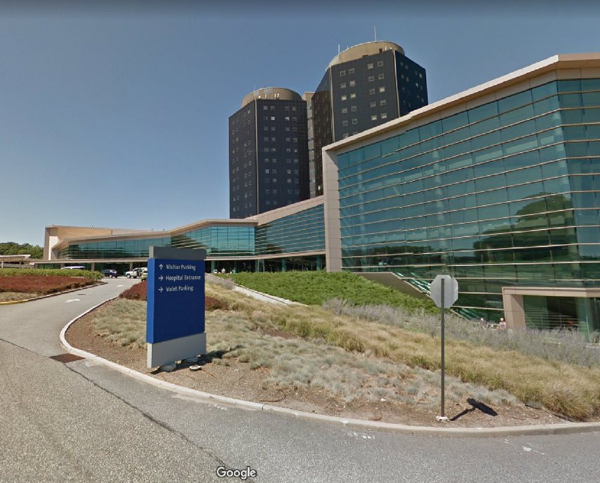 Fachada del Hospital Universitario de Stony Brook.