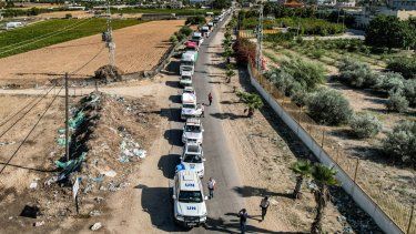 El segundo convoy con ayuda humanitaria entra a Gaza desde Egipto, luego que Israel accedió a la solicitud de Estados Unidos de permitir el ingreso de camiones con ayuda.