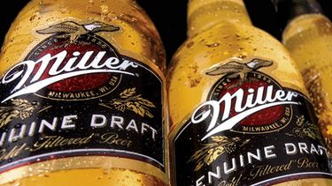 La belga-estadounidense AnheuserBusch, que produce la marca Budweiser, venderá la marca Miller a Molson Coors. (CORTESÍA/iprofesional.com)
