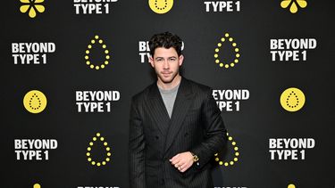 Nick Jonas asiste a la celebración del décimo aniversario de Beyond Limits, Beyond Type 1 con los cofundadores Nick Jonas y Juliet de Baubigny, OBE, en el Ziegfeld Ballroom el 15 de noviembre de 2025 en la ciudad de Nueva York.