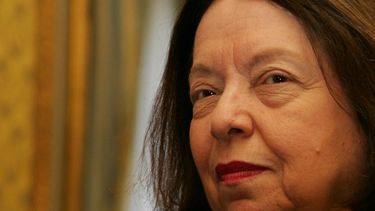 En esta foto de archivo tomada el 24 de octubre de 2005, la escritora brasileña Nelida Pinon posa durante una conferencia de prensa en Lisboa. Letras (ABL), institución que fue la primera mujer en presidir.