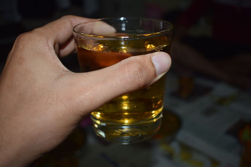 Mueren 24 personas en India tras ingerir alcohol casero. (Imagen referencial)