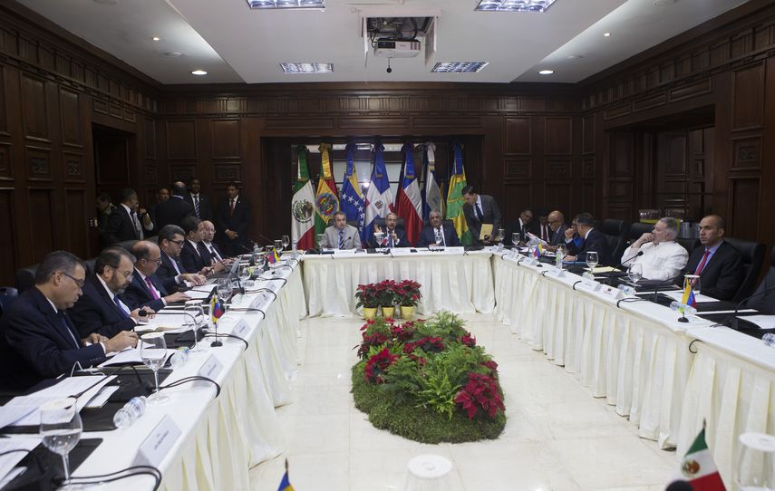 A este diálogo acuden los partidos con más diputados de la oposición  venezolana, con la esperanza de lograr garantías electorales de cara a  los comicios presidenciales previstos para 2018.