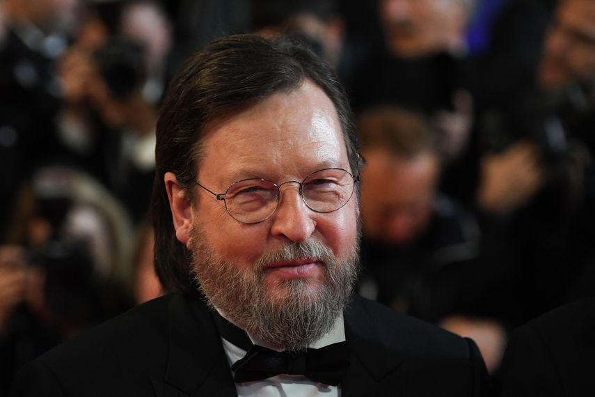El director danés Lars Von Trier posa a su llegada el 14 de mayo de 2018 para la proyección de la película The House that Jack Built en la 71ª edición del Festival de Cine de Cannes, en Cannes, en el sur de Francia.
