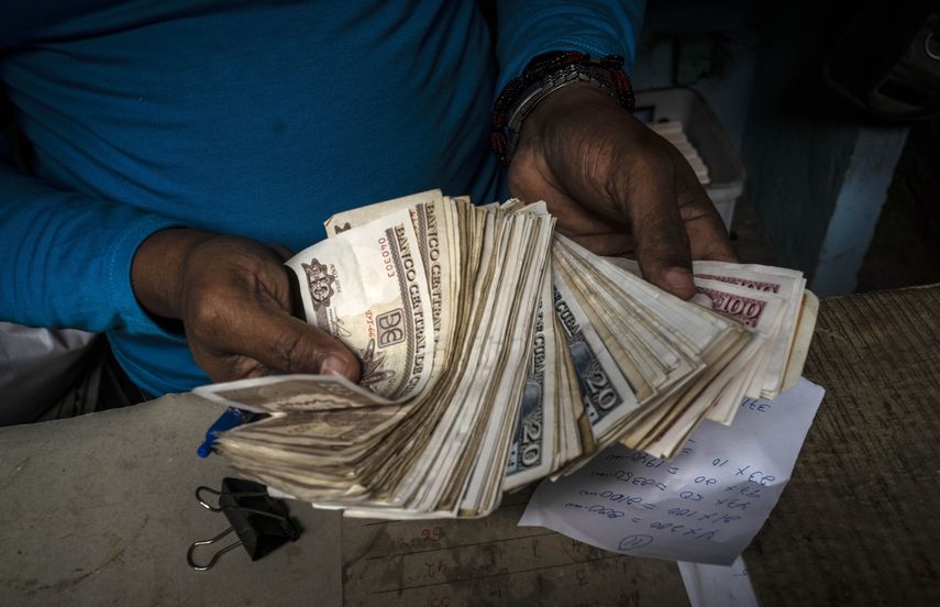 De los poco más de 70 pesos que costaba un dólar el día 11 de enero, hoy se estén pagando hasta 92 pesos y hasta 100 por cada billete estadounidense