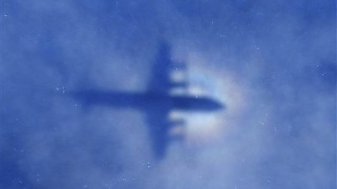 Imagen que muestra un avión P3 Orión de la Fuerza Aérea de Nueva Zelanda durante la búsqueda del avión perdido de Malaysia Airlines. Foto: AP