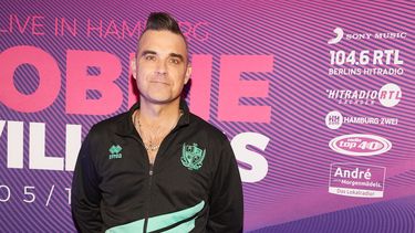 En esta fotograf&iacute;a del 5 de diciembre de 2019, el cantante ingl&eacute;s&nbsp;Robbie Williams arriba a un concierto privado en Hamburgo, Alemania.&nbsp;
