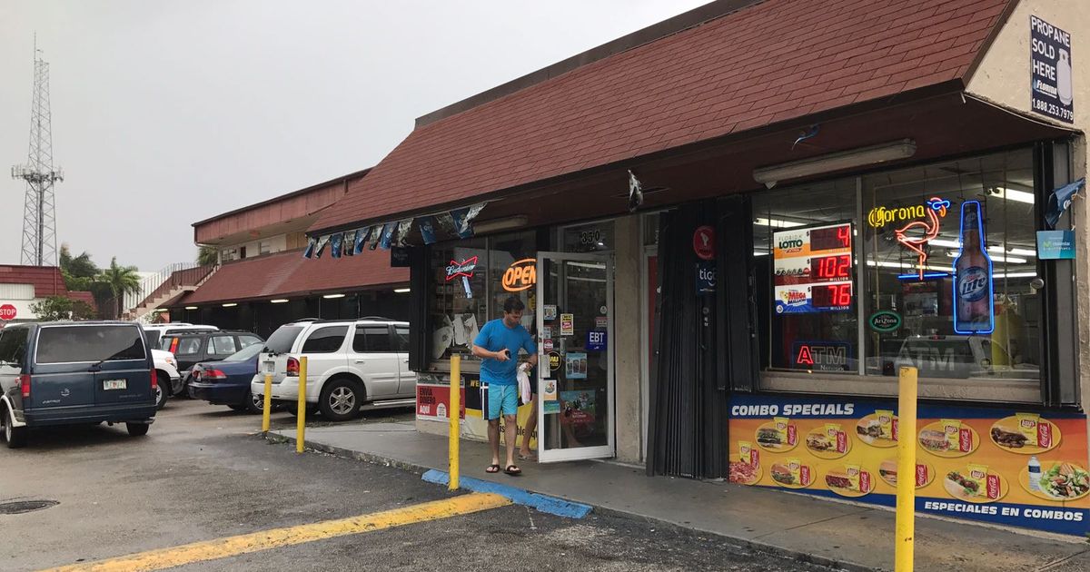 One Food Store, única tienda abierta en Sweetwater