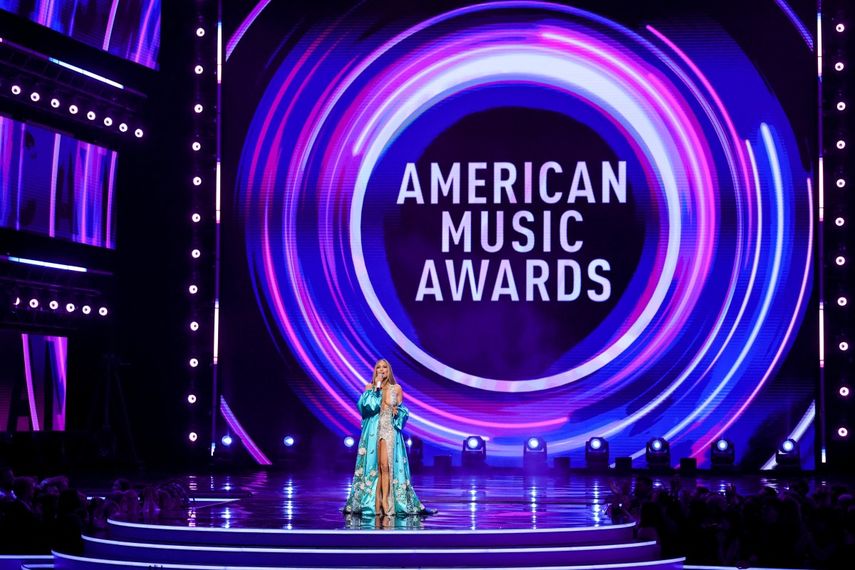 Jennifer López presenta los American Music Awards 2025 en el Teatro BleauLive del Fontainebleau Las Vegas el 26 de mayo de 2025 en Las Vegas, Nevada.