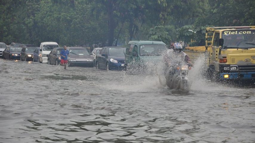 Las autoridades han rescatado a 19 personas en riesgo por las lluvias y las inundaciones, mientras que dos personas siguen desaparecidas en la localidad El Naranjal.