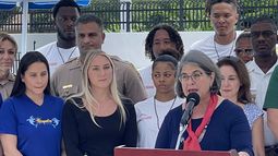 Daniella Levine Cava, alcaldesa de Miami-Dade, lanza iniciativa de seguridad en el agua.&nbsp;
