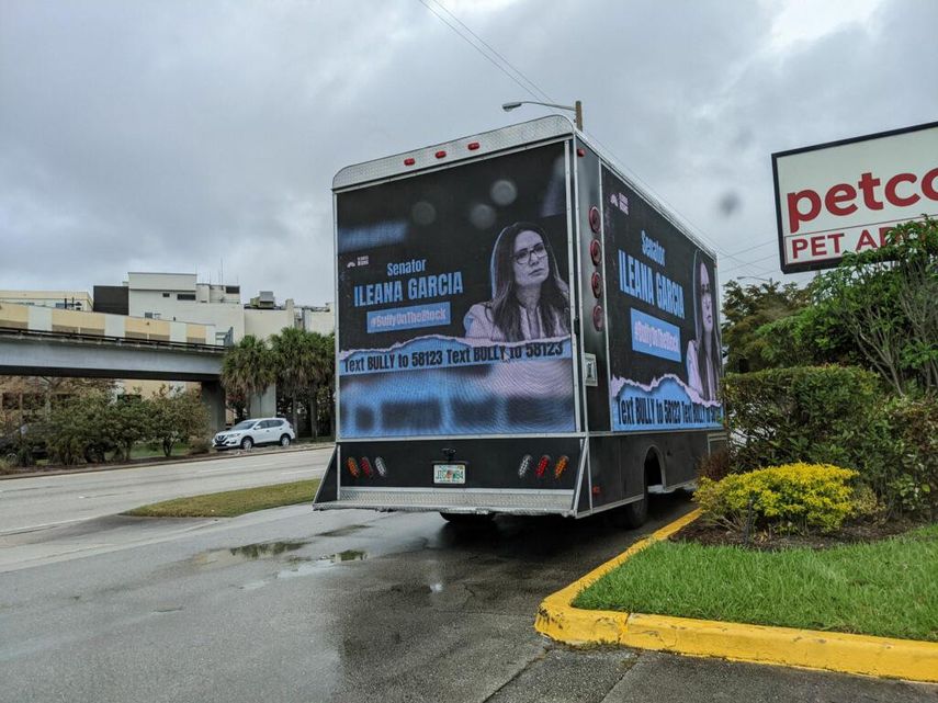Campaña contra la senadora Ileana García