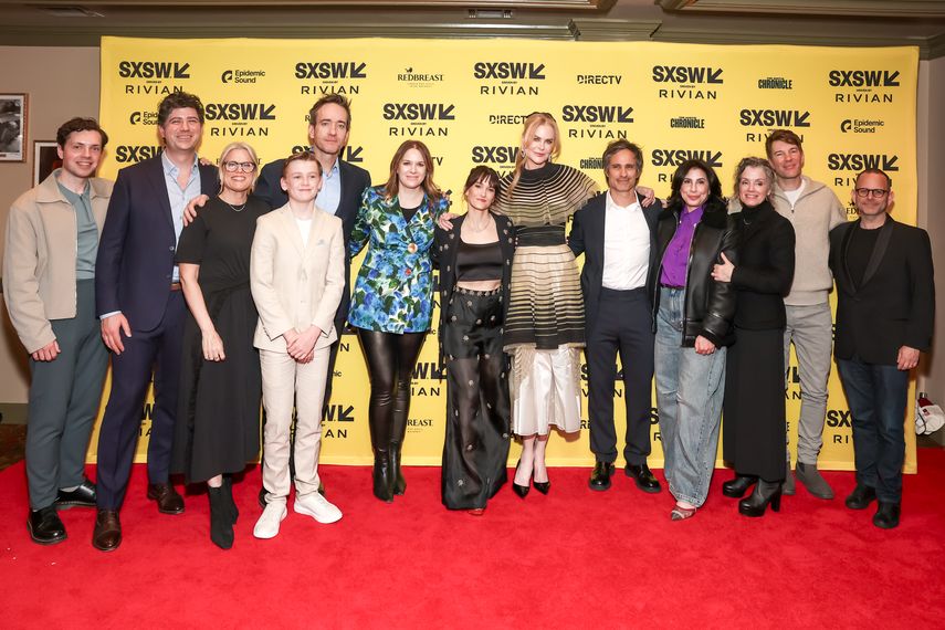 Kate Curchill, Jude Hill, Matthew Macfadyen, Julie Rapaport, Mimi Cave, Nicole Kidman, Gael García Bernal, Sue Kroll, Courtenay Valenti, Per Saari, Peter Dealbert e invitados asisten al estreno de Amazon Studios MGM de la película Holland, Michigan, en el SXSW Film Festival, el 9 de marzo de 2025, en Austin, Texas.
