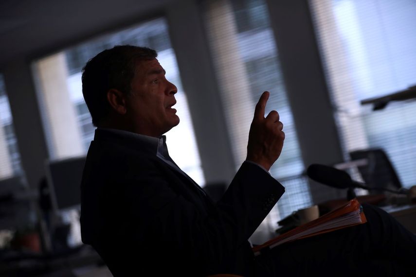 El expresidente de Ecuador, Rafael Correa, habla durante una entrevista con The Associated Press en Bruselas, el viernes 11 de septiembre de 2020.&nbsp;
