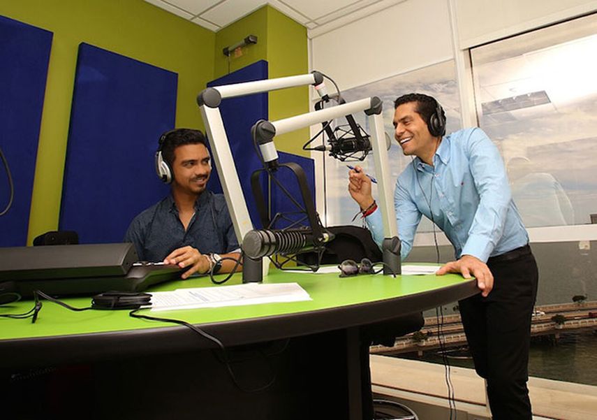 El nuevo programa se transmitirá de lunes a viernes entre las 11 y las 12 del mediodía en 22 emisoras de La Romántica. (Foto Cortesía Cala.com)