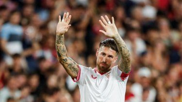 El zaguero del Sevilla, Sergio Ramos, al final del partido contra el Barcelona en la Liga española, el domingo 26 de mayo de 2024.