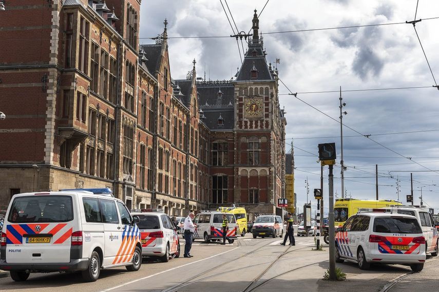 Exterior de&nbsp;la estación central de trenes de Ámsterdam.