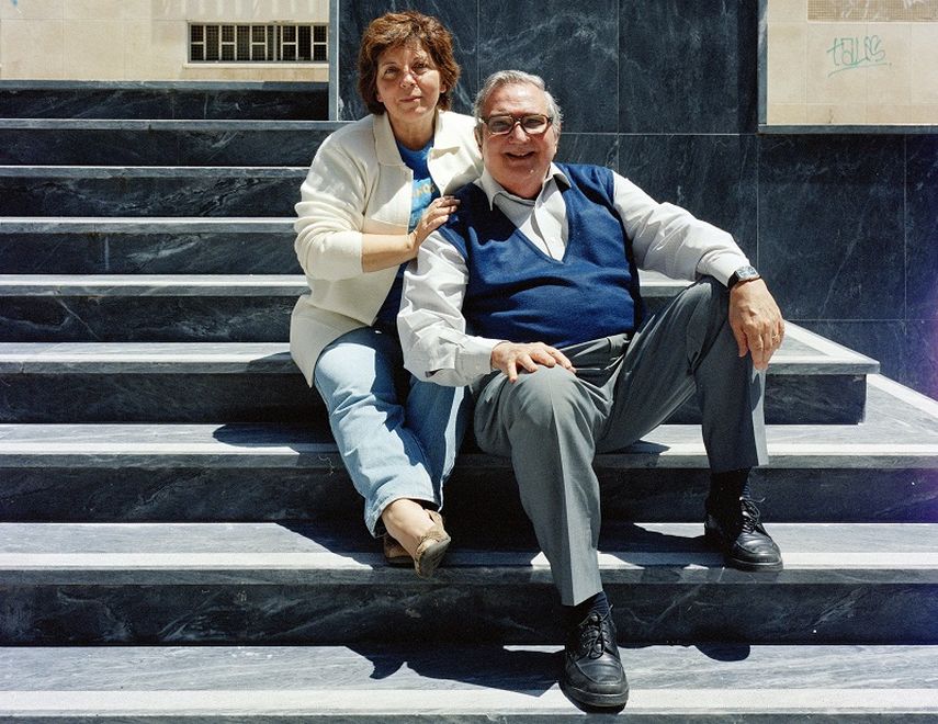 La escritoria portuguesa Ana Glória Lucas (i), tras la presentación hoy en Lisboa de su libro, Cartas de Cuba - Correspondencia entre dos disidentes. (EFE)