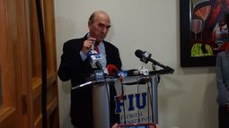 Elliott Abrams, enviado especial del Gobierno de EEUU para Venezuela, ofrece declaraciones el 10 de enero de 2020 en la Universidad Internacional de la Florida, FIU, en Miami.