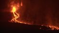 Ríos de lava salen de un volcán en la isla de La Palma, en Islas Canarias, en la madrugada del 28 de septiembre de 2021. 