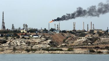 IIrán amenaza con atacar instalaciones petroleras que considera objetivos legítimos.(EFE)