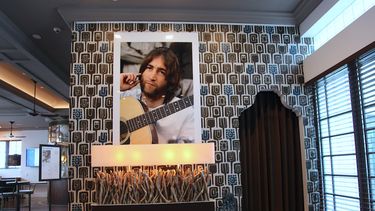 Foto de John Lennon tomada por Paul Saltzman, en el Carlton Room Café del Betsy Hotel.&nbsp;