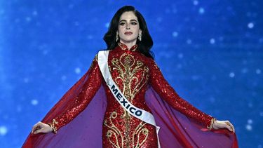 Miss Universo 2025, Fátima Bosch, compite en el desfile en traje de gala.&nbsp;