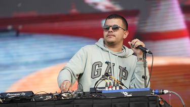 El reguetonero Randy Ortiz, de dúo Jowell & Randy, durante su presentación en el festival Sueños el 28 de mayo de 2022, en Grant Park en Chicago.