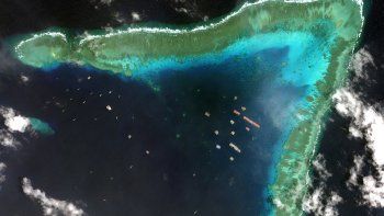NOTICIA DE VENEZUELA  - Página 64 Foto-satelital-buques-chinos-el-arrecife-whitsun-el-mar-china-meridional-el-23-marzo-del-2021-foto-suministrada-maxar-technologies