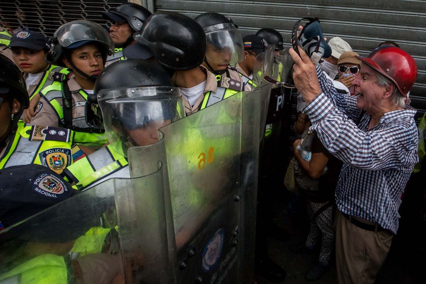 &nbsp;La marcha de los abuelos, vio impedido su acceso al centro de la ciudad por un cordón de la Policía Nacional Bolivariana.