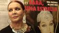 Foto de archivo (2001) que recoge la presencia de la actriz durante la presentación el documental Sara, una estrella, de José Briz, en España. (EFE)