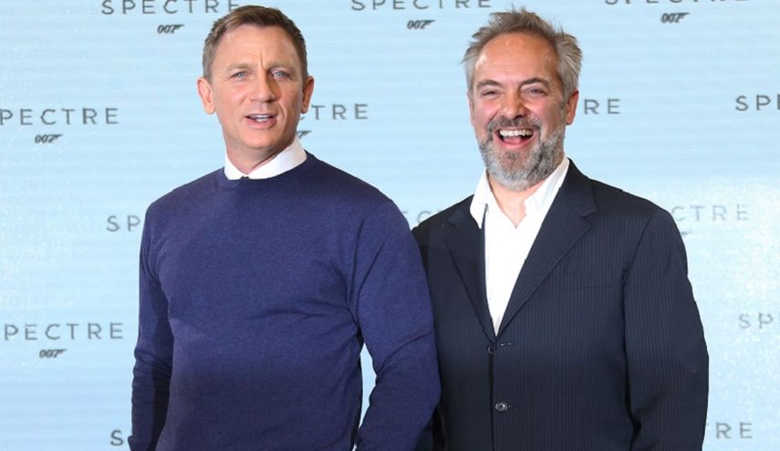 El actor Daniel Craig y el director Sam Mendes posan durante el anuncio de la nueva cinta Spectre en Londres. (AP). 