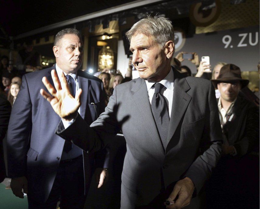 El actor y productor de cine estadounidense Harrison Ford llega para recibir el Premio a la Trayectoria en el Festival de Cine de Zúrich en Zúrich, Suiza, el 4 de octubre de 2013.&nbsp;